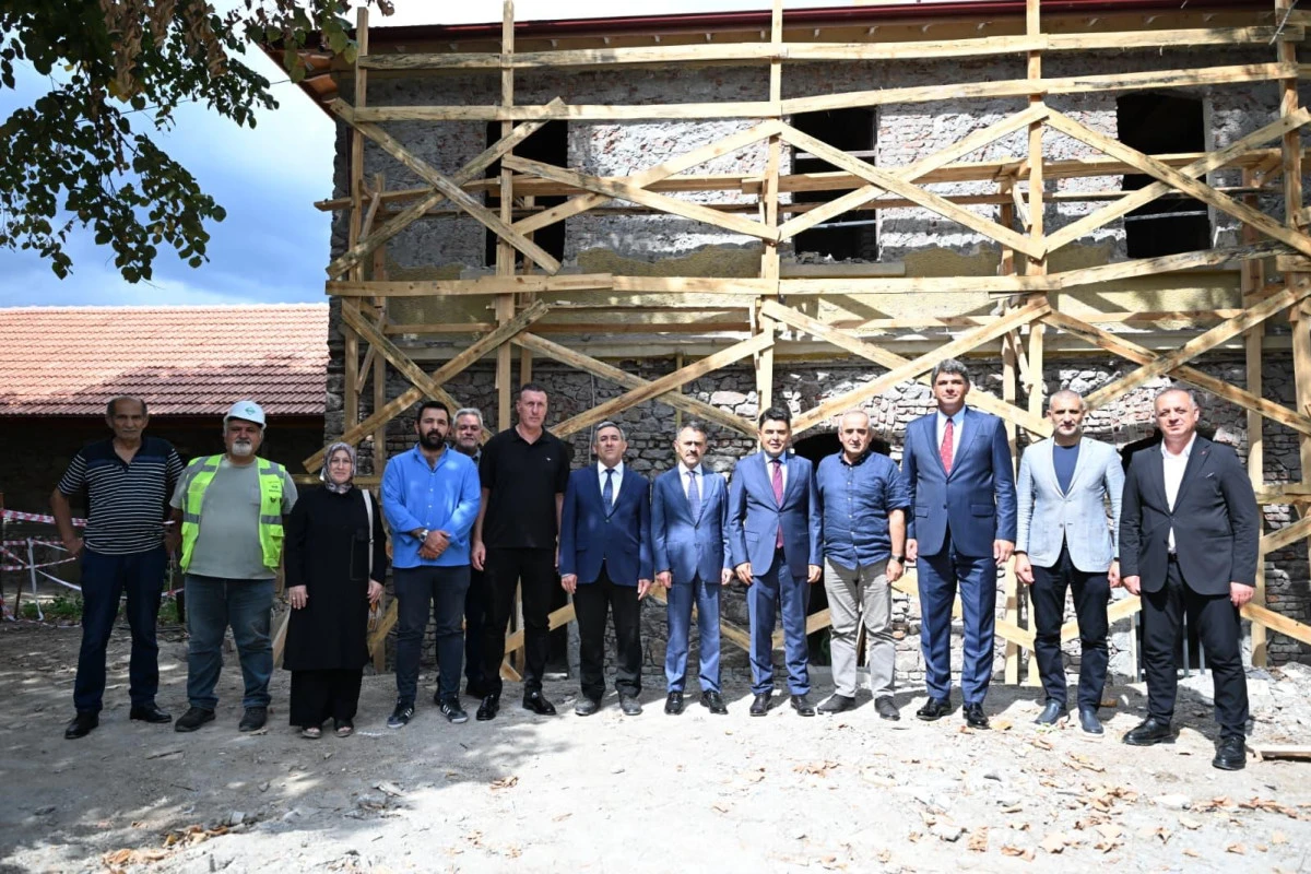 Tarihi Derbent Tren Garı&rsquo;ndaki &ccedil;alışmalar yerinde incelendi