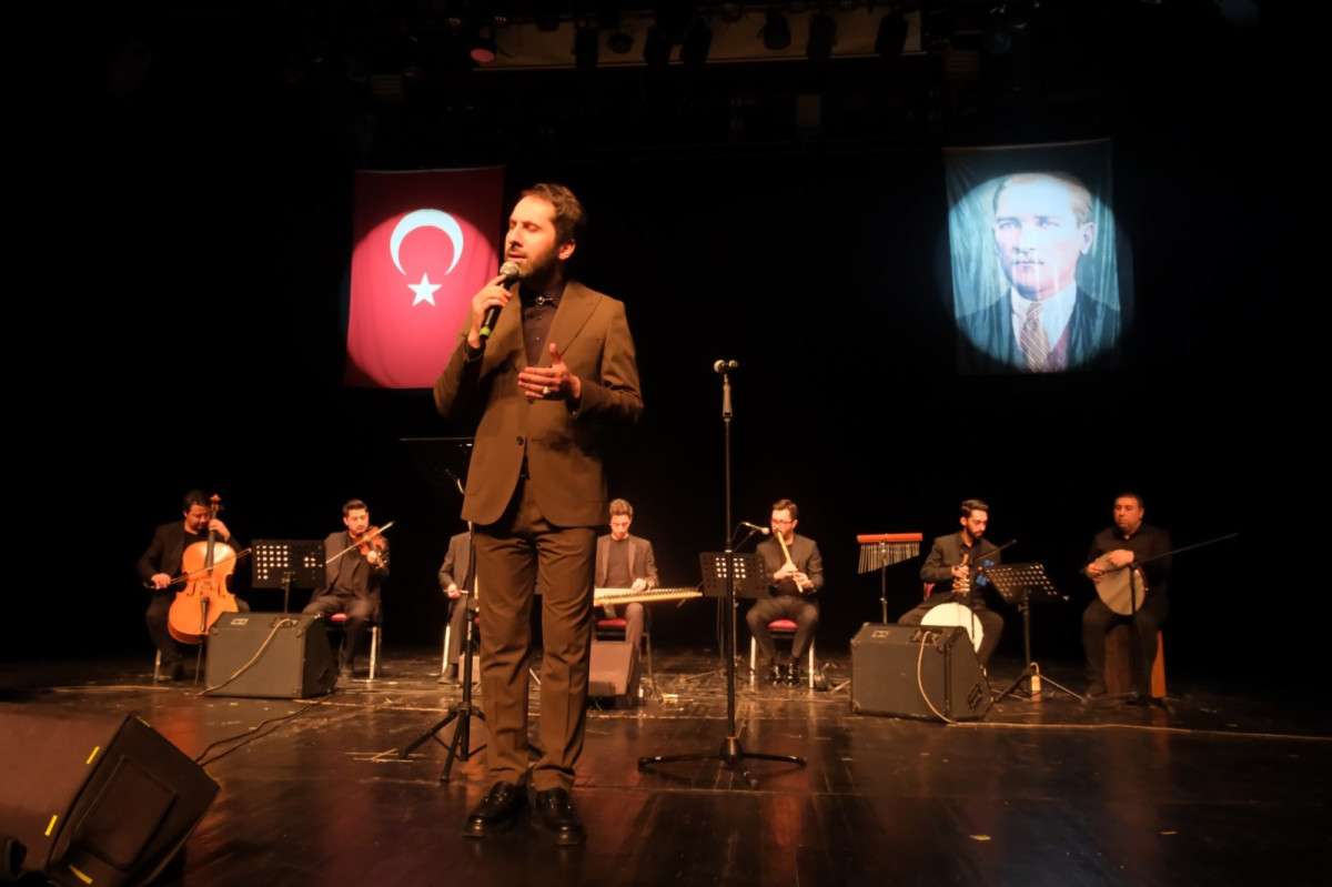 ÜSTAT AMİR ATEŞ SEVENLERİYLE BULUŞTU