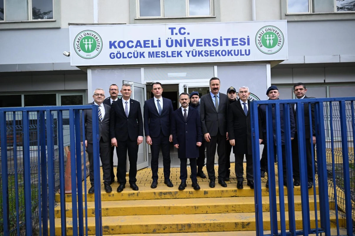 VALİ AKTAŞ, G&Ouml;LC&Uuml;K&rsquo;DE EĞİTİM KURUMLARINI ZİYARET ETTİ