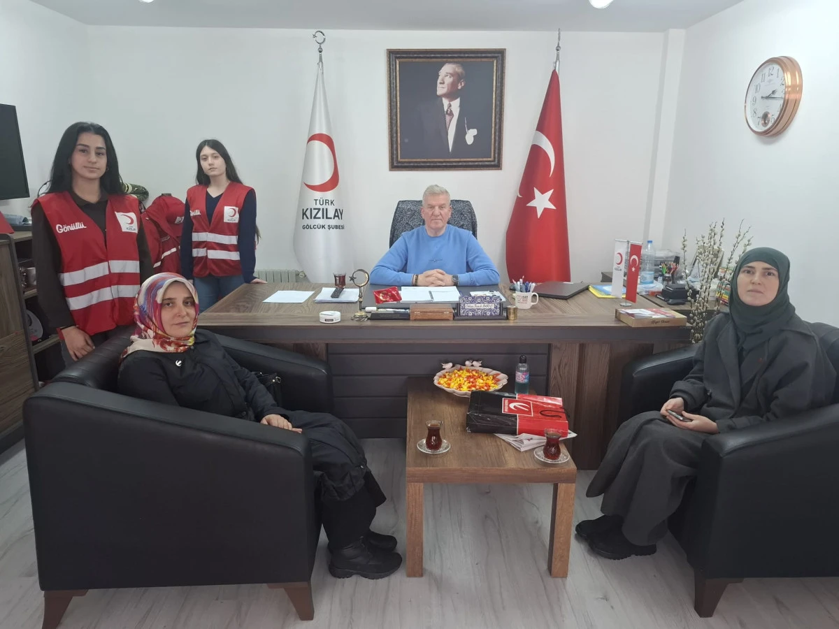 YENİDEN REFAHLI KADINLARDAN G&Ouml;LC&Uuml;K KIZILAY'A ZİYARET