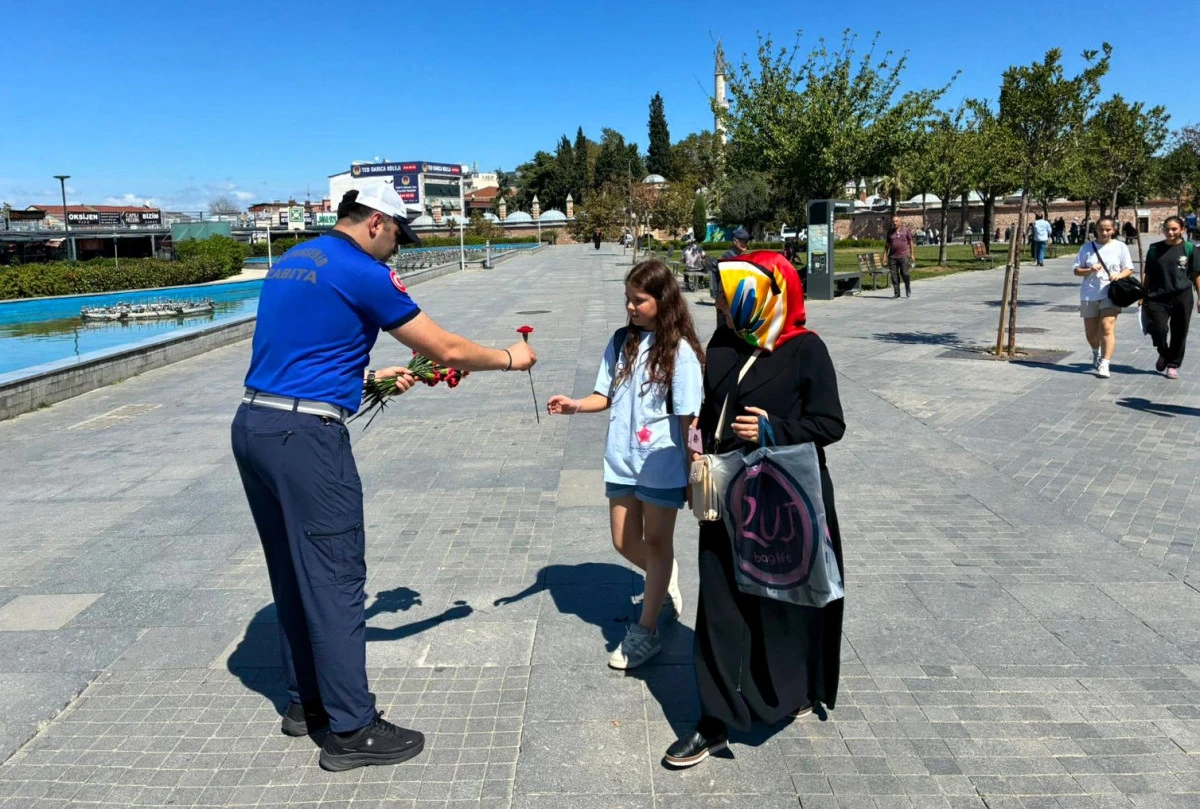 Zabıta Haftası&rsquo;nda &ccedil;i&ccedil;ekler B&uuml;y&uuml;kşehir&rsquo;den